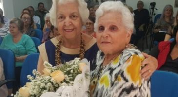 Escritora de 95 anos homenageada pelo Dia das Mães